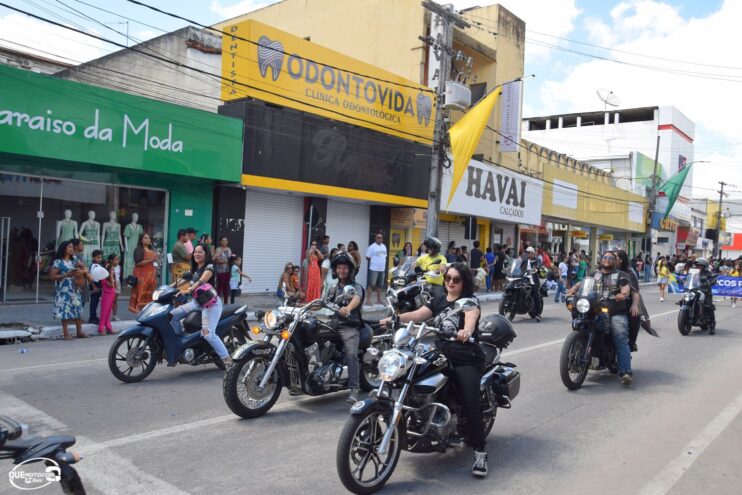 Desfile de 7 de Setembro atrai milhares de pessoas em Eunápolis 474