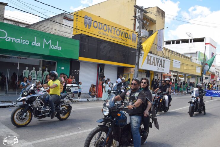 Desfile de 7 de Setembro atrai milhares de pessoas em Eunápolis 476