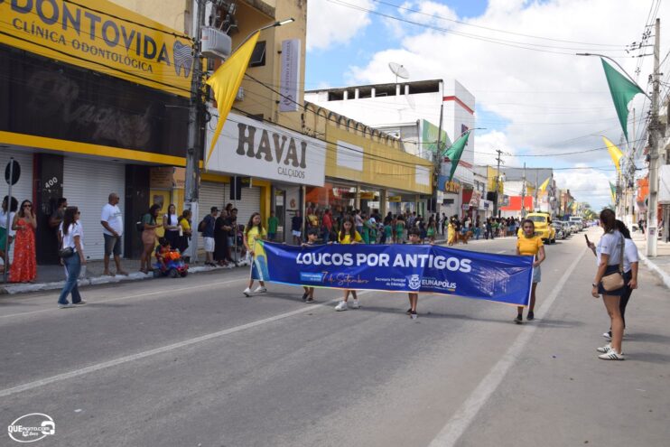 Desfile de 7 de Setembro atrai milhares de pessoas em Eunápolis 478