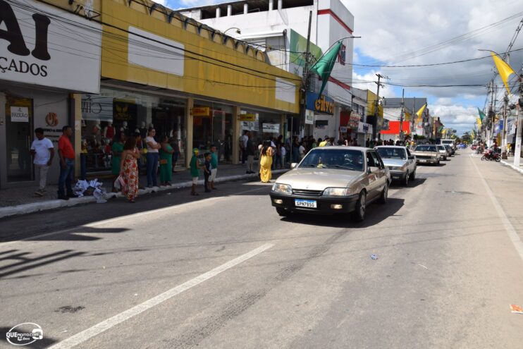Desfile de 7 de Setembro atrai milhares de pessoas em Eunápolis 481