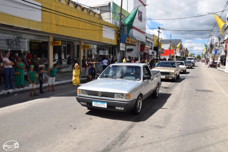 Desfile de 7 de Setembro atrai milhares de pessoas em Eunápolis 482