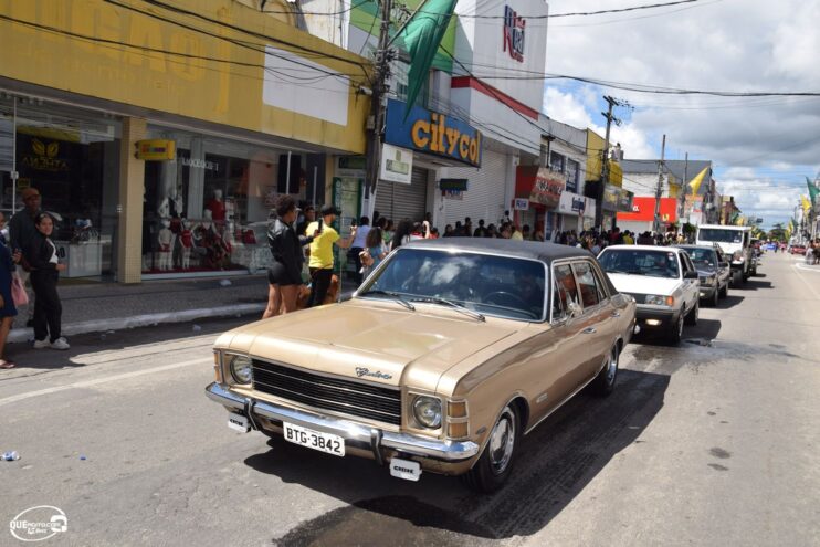 Desfile de 7 de Setembro atrai milhares de pessoas em Eunápolis 483