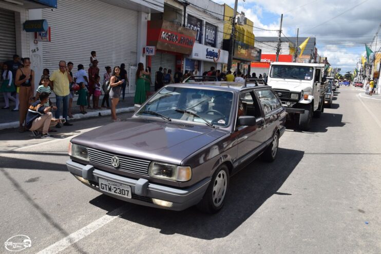 Desfile de 7 de Setembro atrai milhares de pessoas em Eunápolis 485