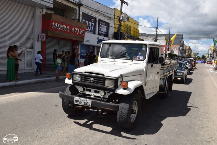 Desfile de 7 de Setembro atrai milhares de pessoas em Eunápolis 486