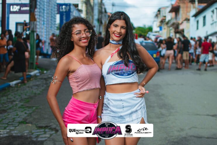 Bloco da Impuca completa 15 anos e arrasta multidão pelas ruas de Camacã 694