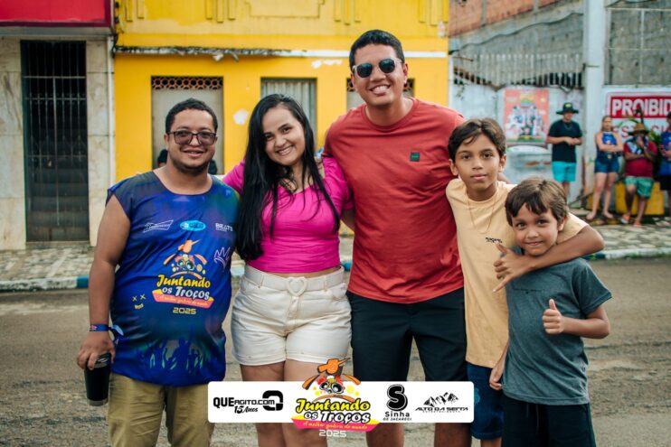 Bloco Juntando Os Troços agita a avenida no Festival do Cacau e Chocolate 2025 26