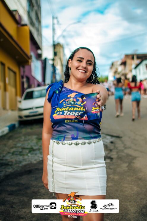Bloco Juntando Os Troços agita a avenida no Festival do Cacau e Chocolate 2025 12