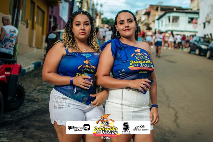 Bloco Juntando Os Troços agita a avenida no Festival do Cacau e Chocolate 2025 14