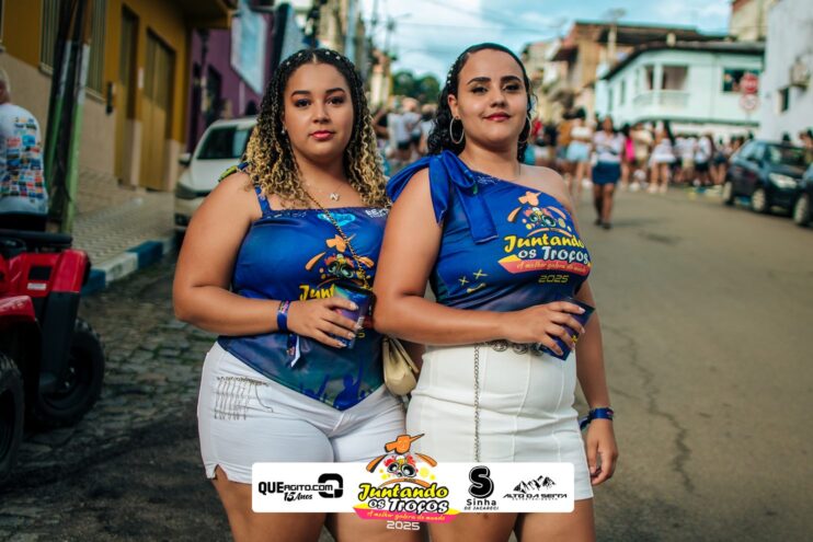 Bloco Juntando Os Troços agita a avenida no Festival do Cacau e Chocolate 2025 15