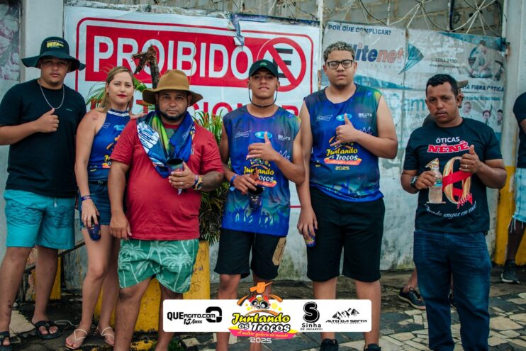 Bloco Juntando Os Troços agita a avenida no Festival do Cacau e Chocolate 2025 18