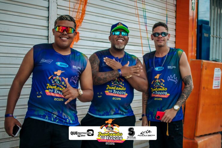 Bloco Juntando Os Troços agita a avenida no Festival do Cacau e Chocolate 2025 23