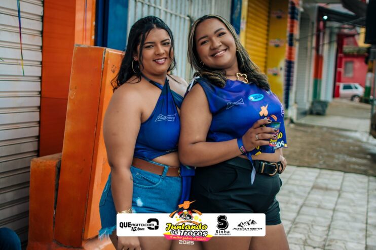 Bloco Juntando Os Troços agita a avenida no Festival do Cacau e Chocolate 2025 25