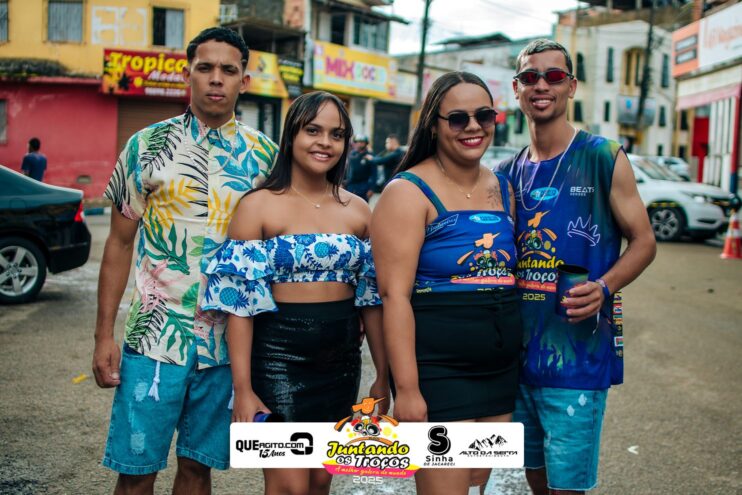 Bloco Juntando Os Troços agita a avenida no Festival do Cacau e Chocolate 2025 29