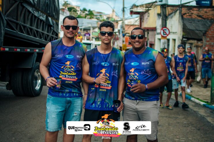 Bloco Juntando Os Troços agita a avenida no Festival do Cacau e Chocolate 2025 33