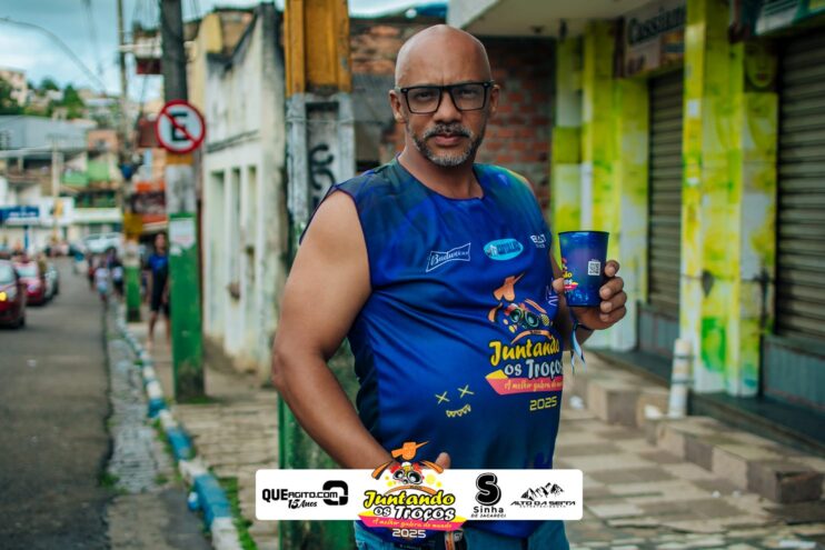 Bloco Juntando Os Troços agita a avenida no Festival do Cacau e Chocolate 2025 36