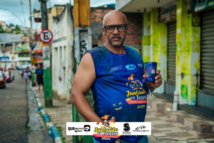 Bloco Juntando Os Troços agita a avenida no Festival do Cacau e Chocolate 2025 37