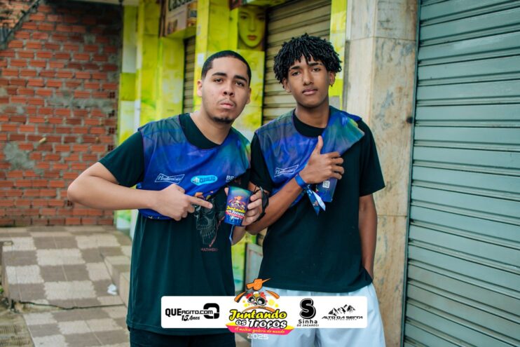 Bloco Juntando Os Troços agita a avenida no Festival do Cacau e Chocolate 2025 40