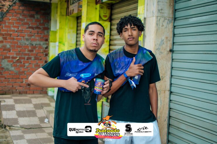 Bloco Juntando Os Troços agita a avenida no Festival do Cacau e Chocolate 2025 41