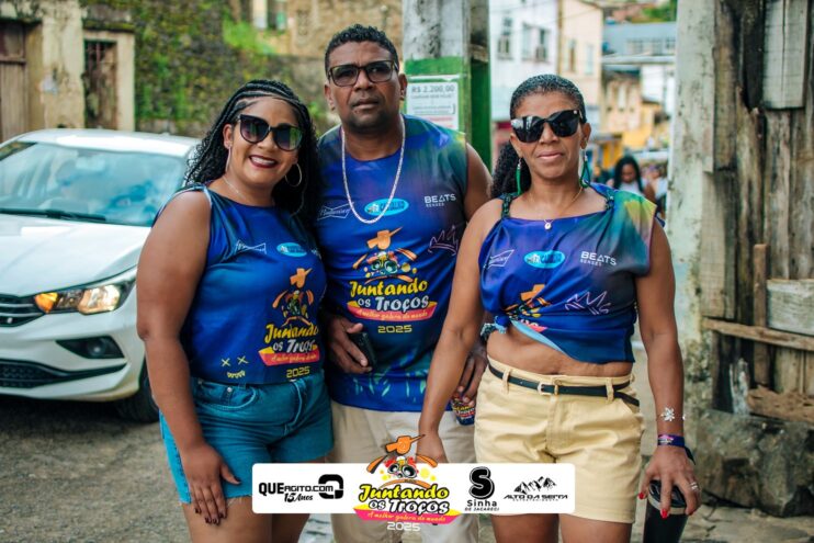 Bloco Juntando Os Troços agita a avenida no Festival do Cacau e Chocolate 2025 46