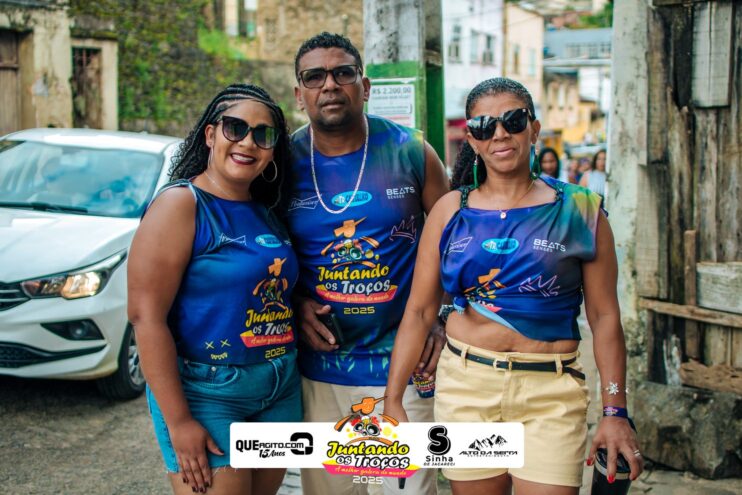 Bloco Juntando Os Troços agita a avenida no Festival do Cacau e Chocolate 2025 47