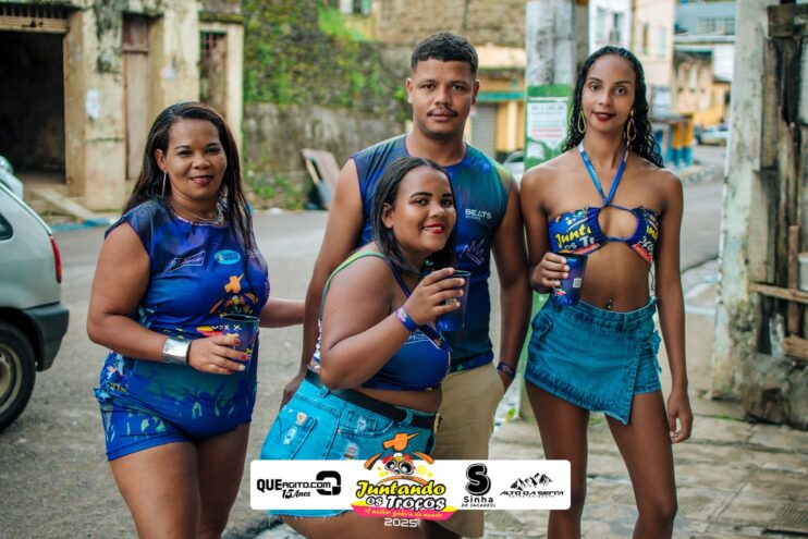 Bloco Juntando Os Troços agita a avenida no Festival do Cacau e Chocolate 2025 56