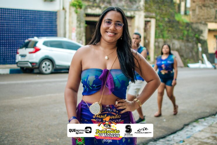 Bloco Juntando Os Troços agita a avenida no Festival do Cacau e Chocolate 2025 60