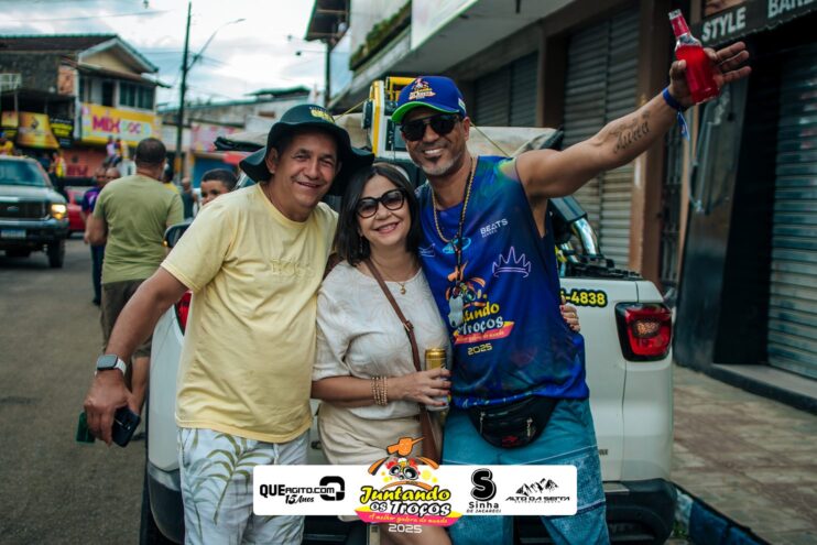 Bloco Juntando Os Troços agita a avenida no Festival do Cacau e Chocolate 2025 72