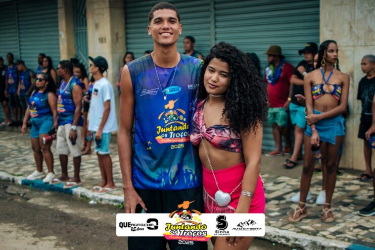 Bloco Juntando Os Troços agita a avenida no Festival do Cacau e Chocolate 2025 80