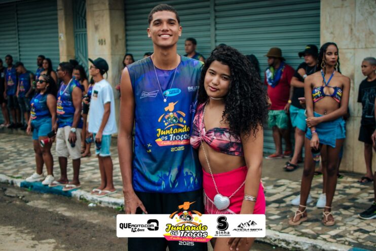 Bloco Juntando Os Troços agita a avenida no Festival do Cacau e Chocolate 2025 81