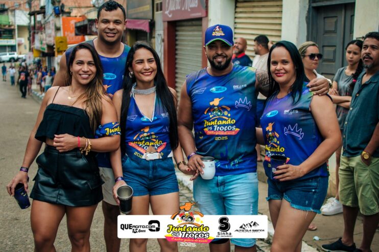 Bloco Juntando Os Troços agita a avenida no Festival do Cacau e Chocolate 2025 93