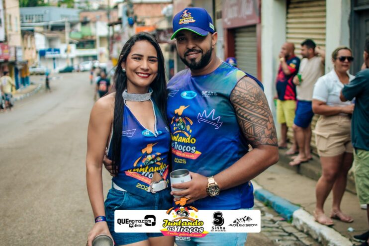 Bloco Juntando Os Troços agita a avenida no Festival do Cacau e Chocolate 2025 95