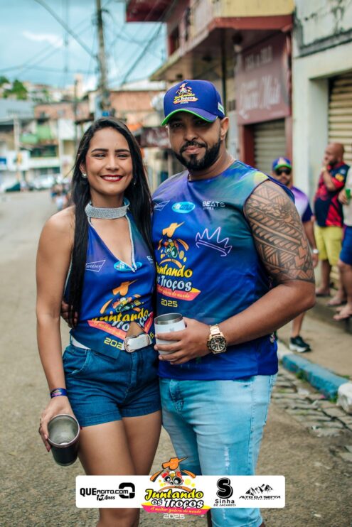 Bloco Juntando Os Troços agita a avenida no Festival do Cacau e Chocolate 2025 96