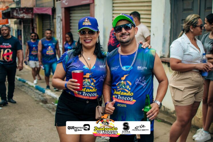 Bloco Juntando Os Troços agita a avenida no Festival do Cacau e Chocolate 2025 101