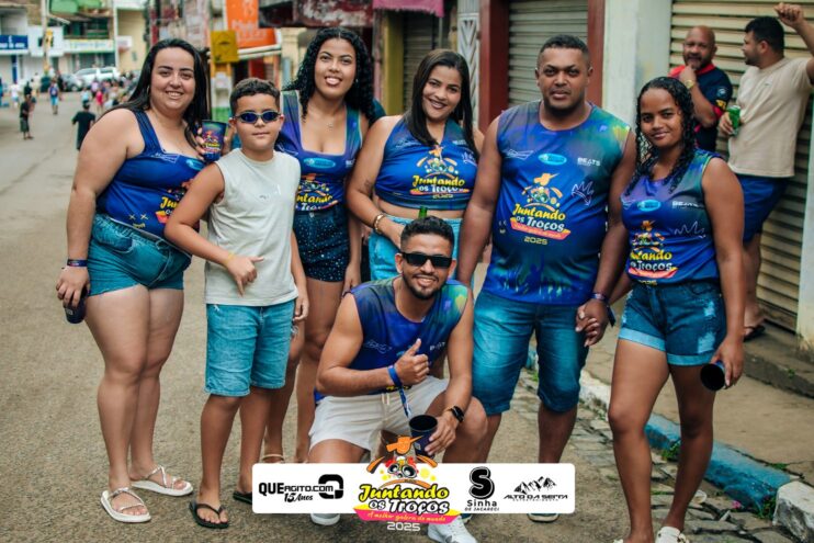 Bloco Juntando Os Troços agita a avenida no Festival do Cacau e Chocolate 2025 103