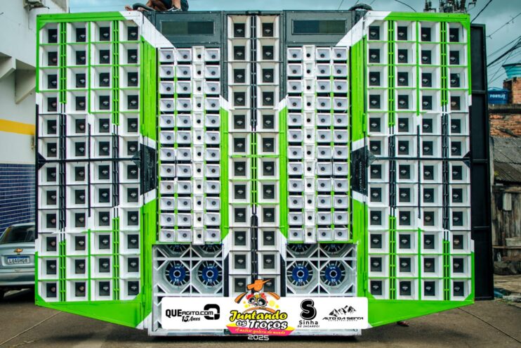 Bloco Juntando Os Troços agita a avenida no Festival do Cacau e Chocolate 2025 105