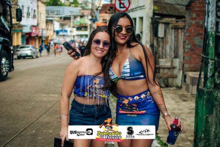 Bloco Juntando Os Troços agita a avenida no Festival do Cacau e Chocolate 2025 106