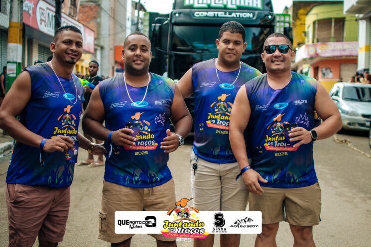 Bloco Juntando Os Troços agita a avenida no Festival do Cacau e Chocolate 2025 120