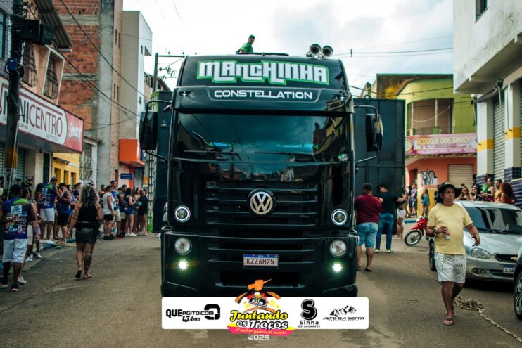 Bloco Juntando Os Troços agita a avenida no Festival do Cacau e Chocolate 2025 125