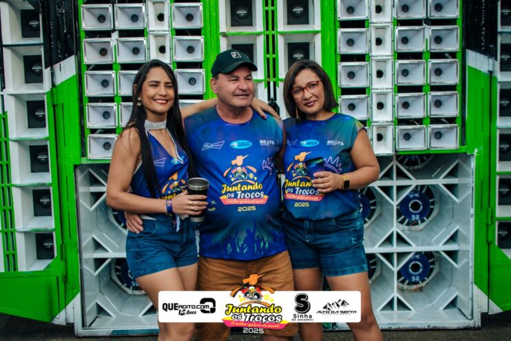 Bloco Juntando Os Troços agita a avenida no Festival do Cacau e Chocolate 2025 143