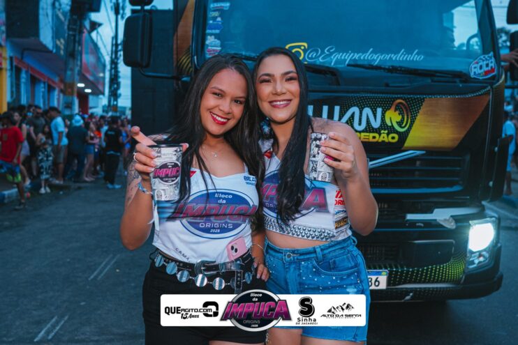 Bloco da Impuca completa 15 anos e arrasta multidão pelas ruas de Camacã 1521