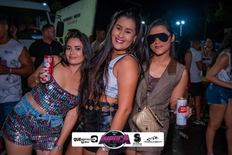 Bloco da Impuca completa 15 anos e arrasta multidão pelas ruas de Camacã 2015