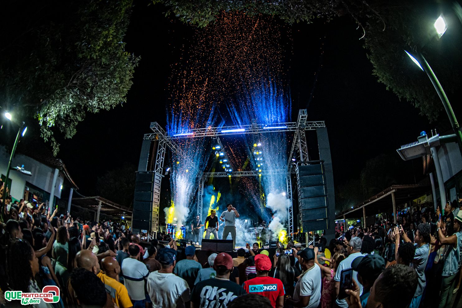 Cássio e Paulinho agitam praça de Itagimirim com gravação de audiovisual 18