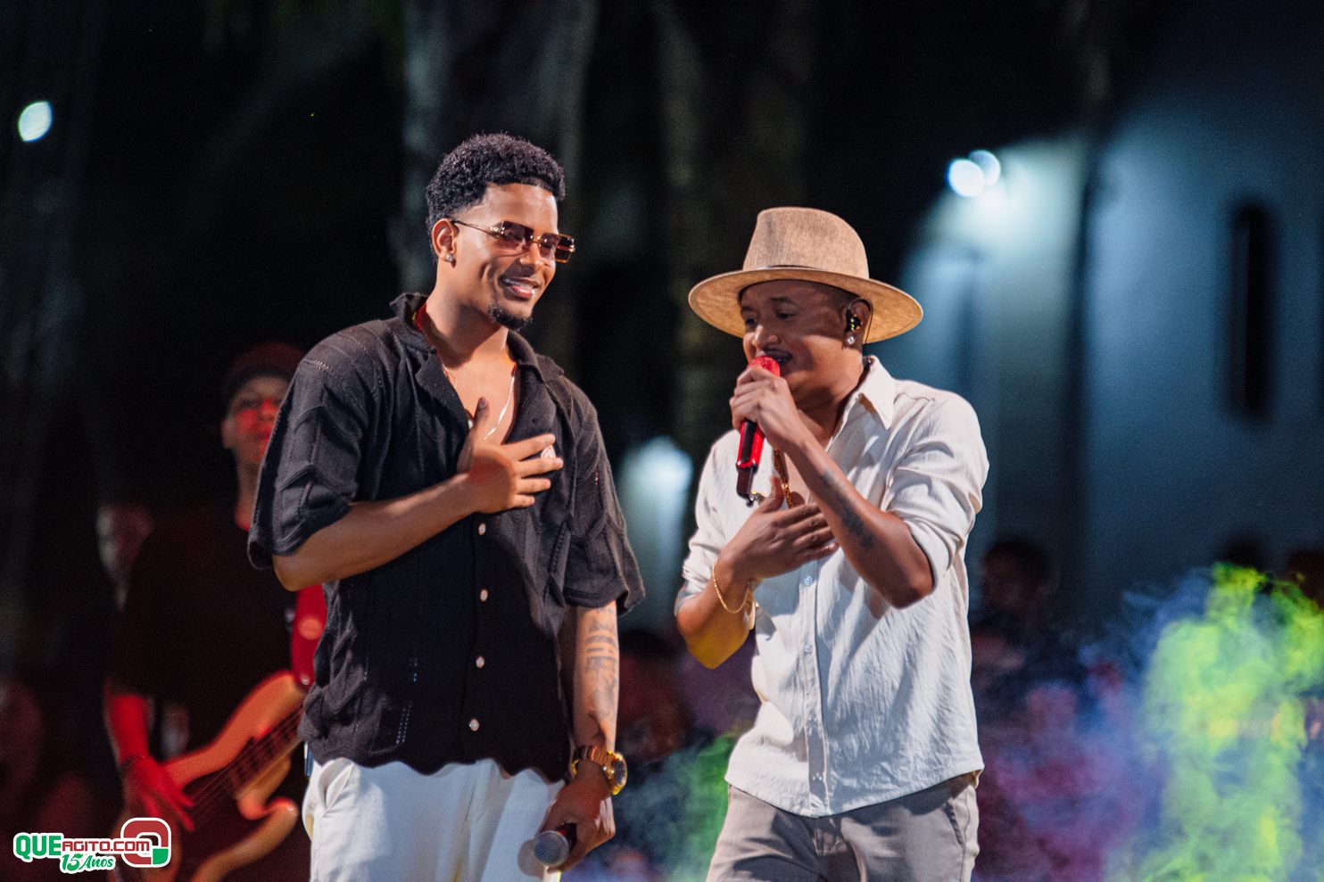 Cássio e Paulinho agitam praça de Itagimirim com gravação de audiovisual 19