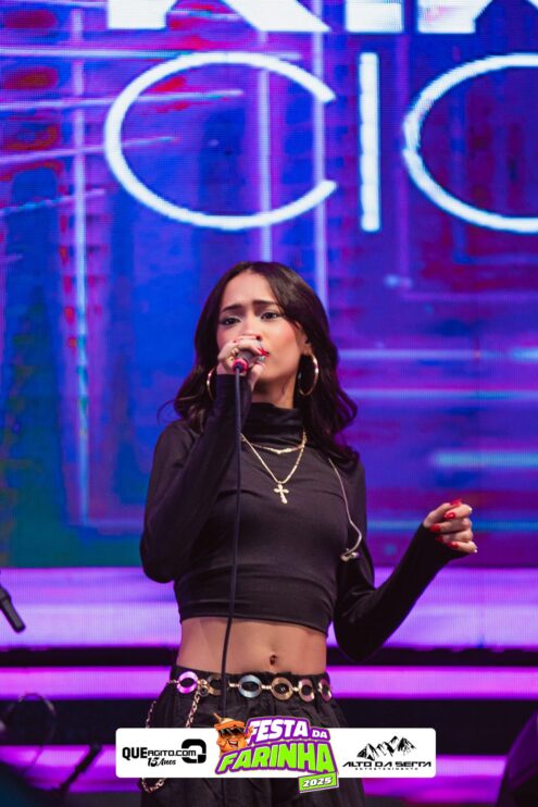 Simone Mendes abre a Festa da Farinha 2025 em Buerarema 92