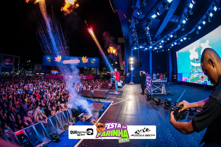 Simone Mendes abre a Festa da Farinha 2025 em Buerarema 803