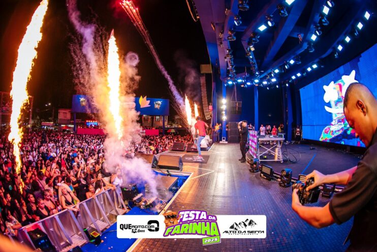 Simone Mendes abre a Festa da Farinha 2025 em Buerarema 804