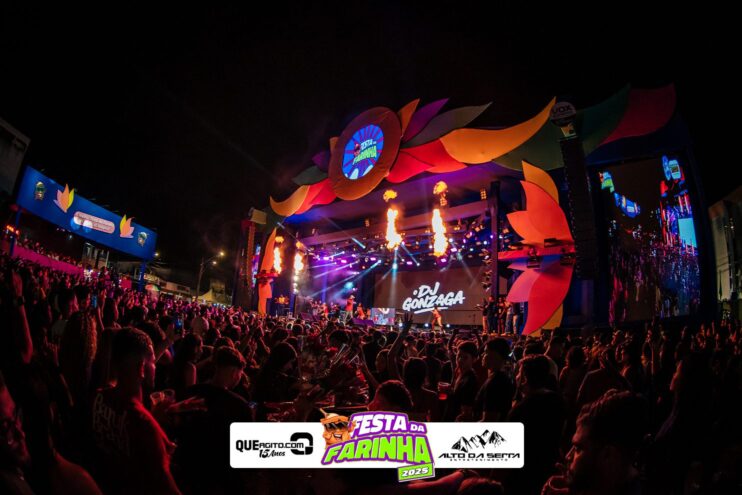 Simone Mendes abre a Festa da Farinha 2025 em Buerarema 805