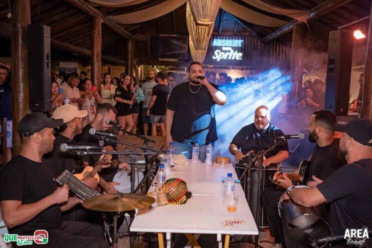 Gab Lopes e Me Leva 73 agitam a Saidêra da Area Beach 106