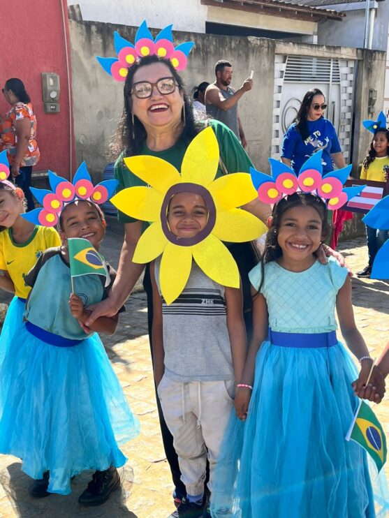Escola Aldeni Pereira da Silva realiza desfile cívico em Mundo Novo 12