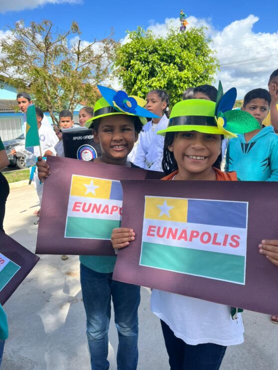 Escola Aldeni Pereira da Silva realiza desfile cívico em Mundo Novo 10